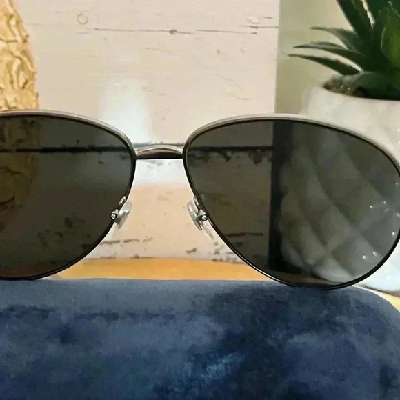GUCCI UNISEX SUNGLASSES PREOWNED PRICED TO SELL - Picture 7 of 15